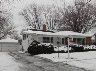 455 Navajo Trl, Buffalo Grove, IL 60089