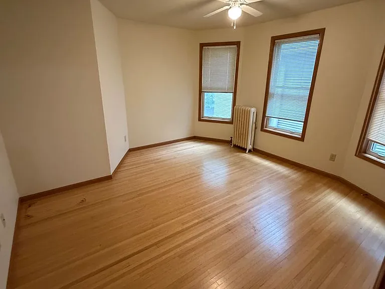 419 W Doty St — Photo 7