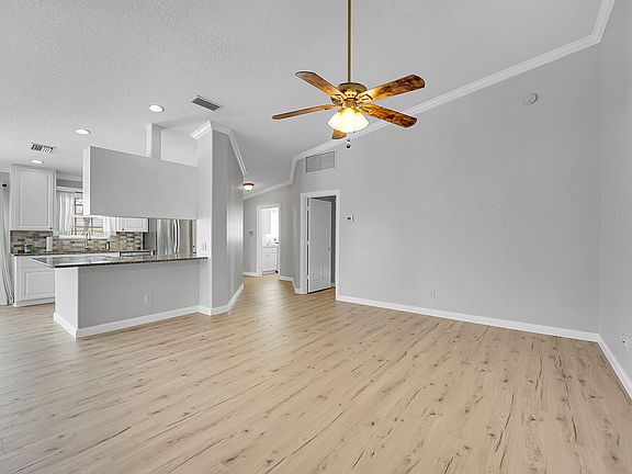 5th image of 10745 SW Elsinore Drive