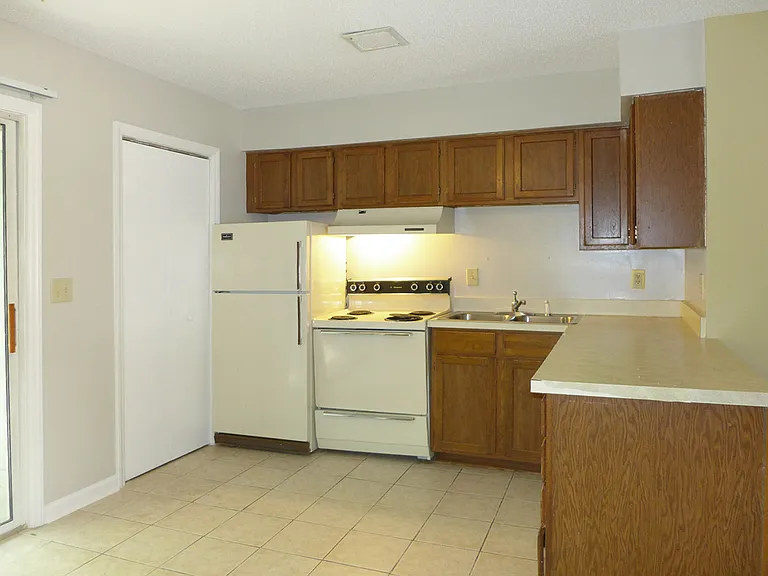 138 Marlowe Ct — Photo 6