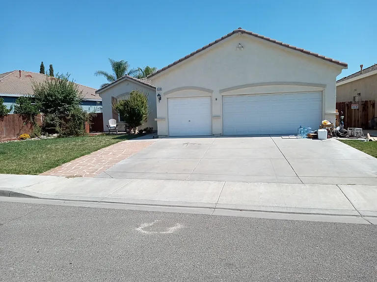 514 Rodeo Grounds Way — Photo 2