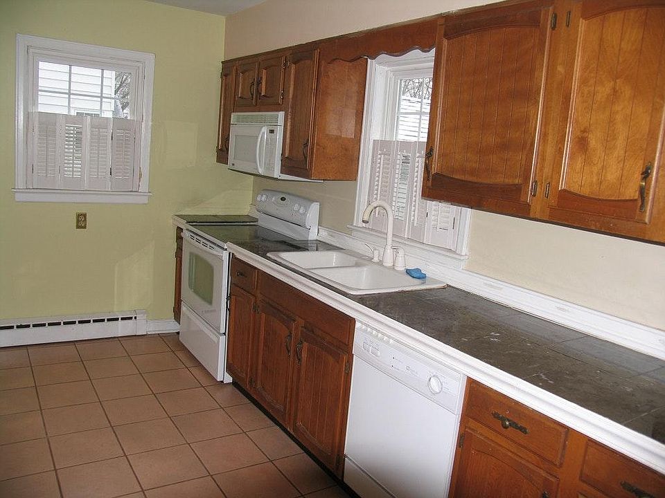 2nd image of 640 Goldenrod Ave