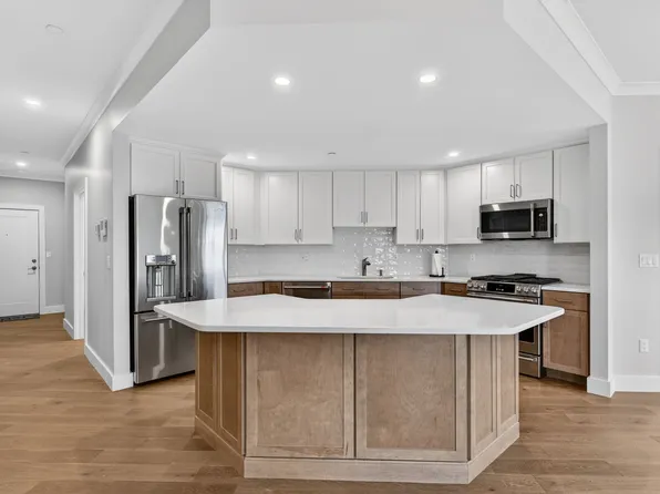 55 Pointe Pl #207, Dover, NH 03820