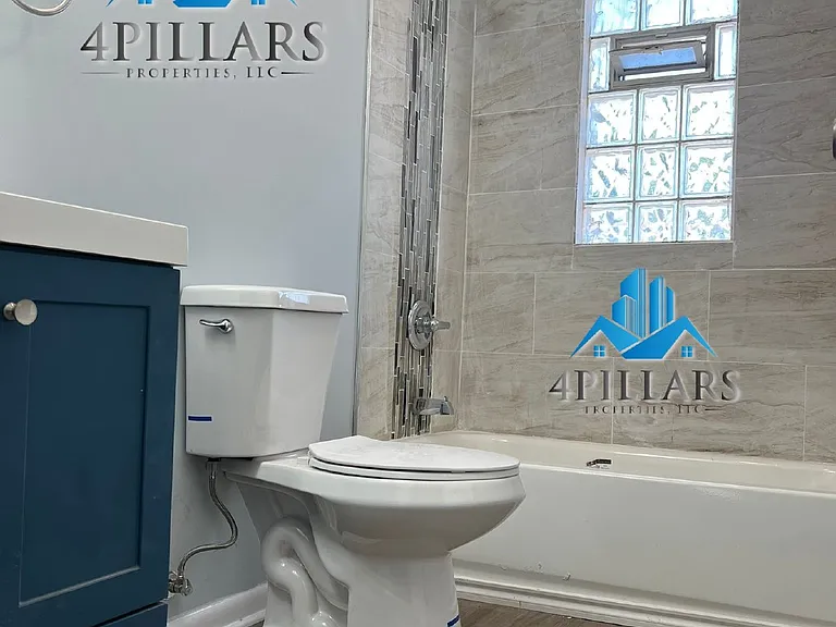 523 W Columbus Dr #2 — Photo 16