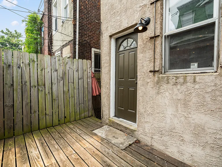 1457 N Corlies St — Photo 30