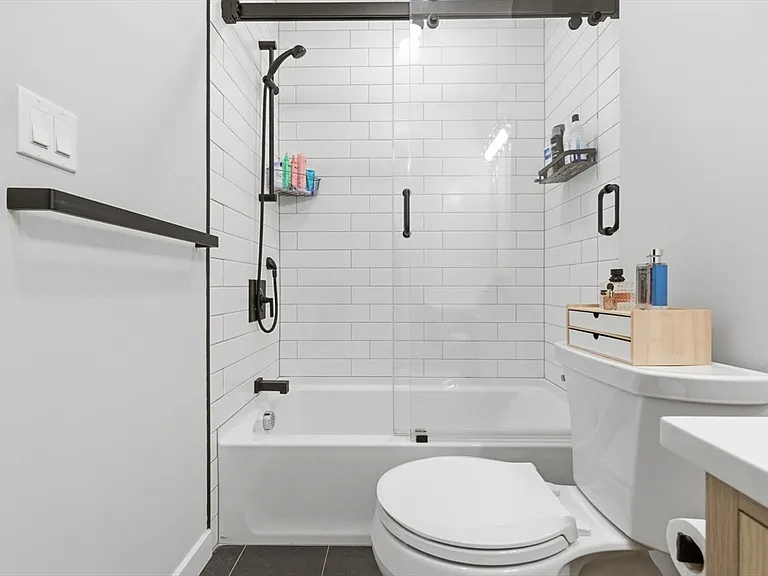 457 W Broadway #506 — Photo 22