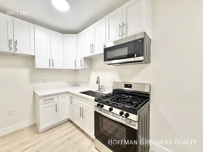 723 E 3rd St #1 — Photo 2