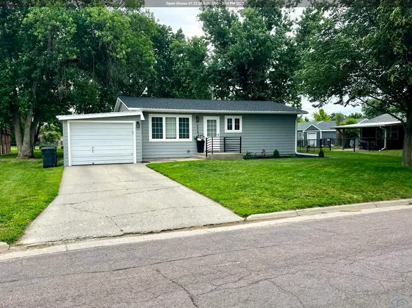 508 S Court St, Elk Point, SD 57025