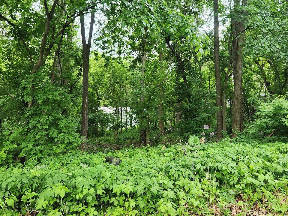 2nd image of 4-6 E Road 7 #E