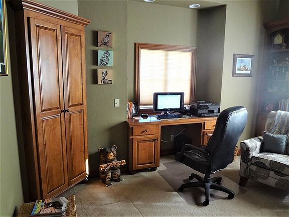 5th image of 5917 N Chateau Dr