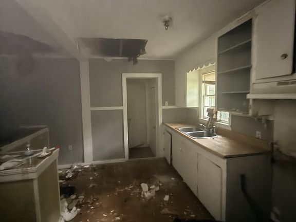 5th image of 368 Broadview St