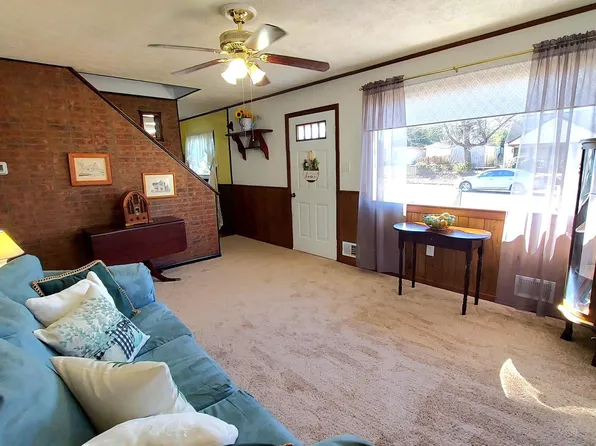 266 Manassas Dr, Manassas, VA 20111