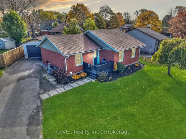 11 Newleaf Cres, Welland, ON L3C 6B4