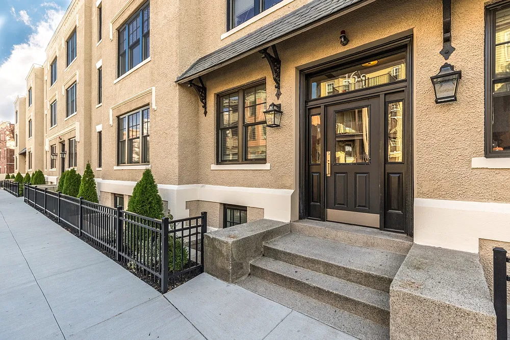 12 Harvard Terrace — Photo 1