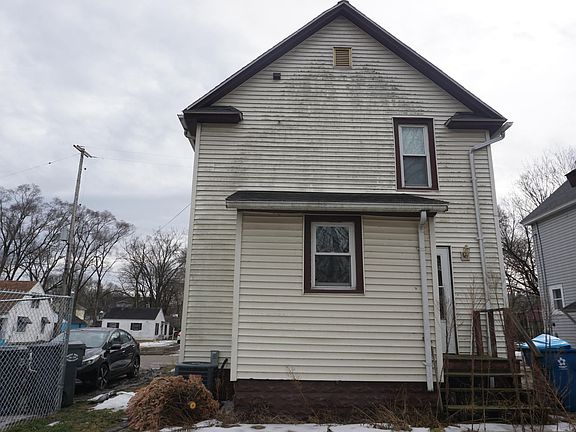 3rd image of 131 E Emerson St