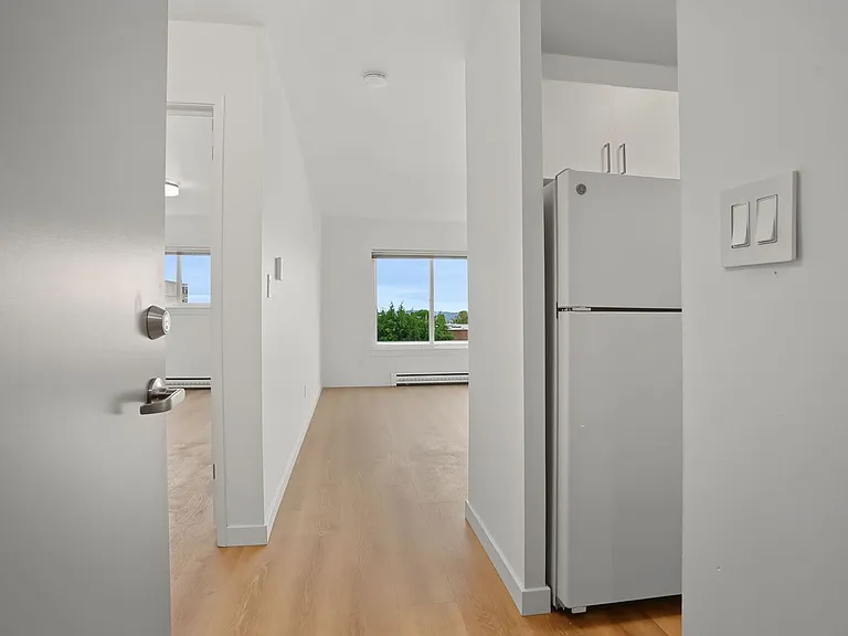 1221 Apartments — Photo 34