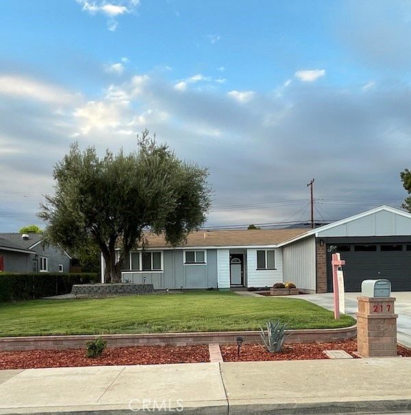 1st image of 217 Fanshaw Ave