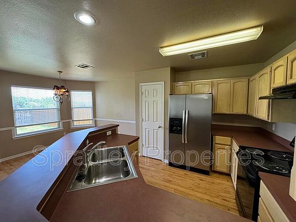 3rd image of 2318 Kingsbury Dr