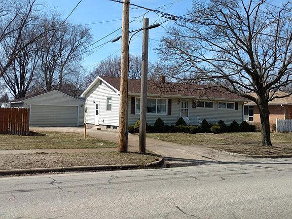 3rd image of 909 S Ferry St