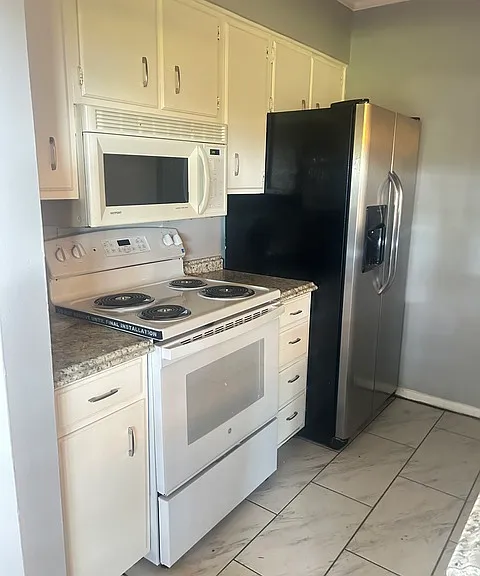 1051 Country Club Dr #28-28-G — Photo 5