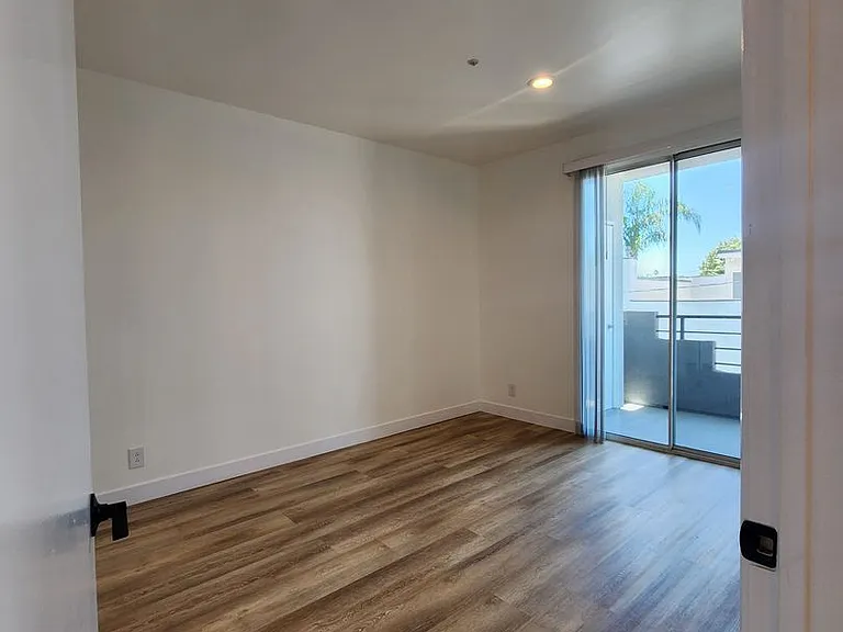 14515 Dickens St. — Photo 16