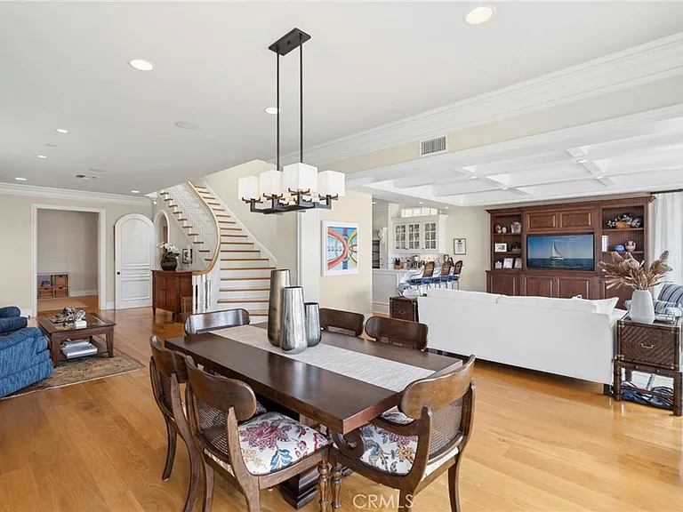 1550 E Oceanfront — Photo 8