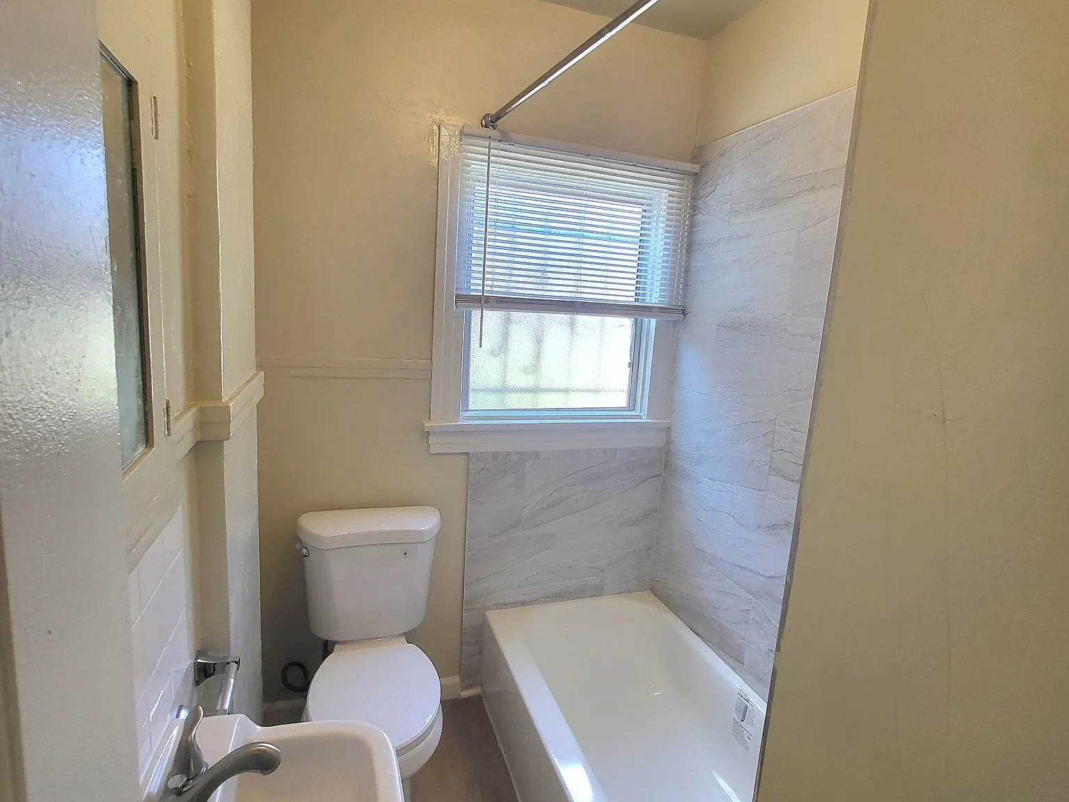 2 bed, 600 sqft, $1,800 — Photo 3