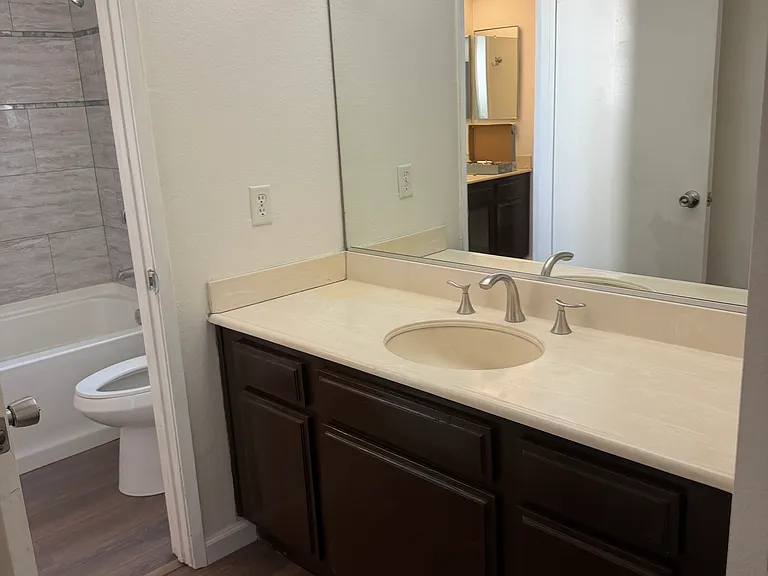 1380 W 48th St #25 — Photo 12