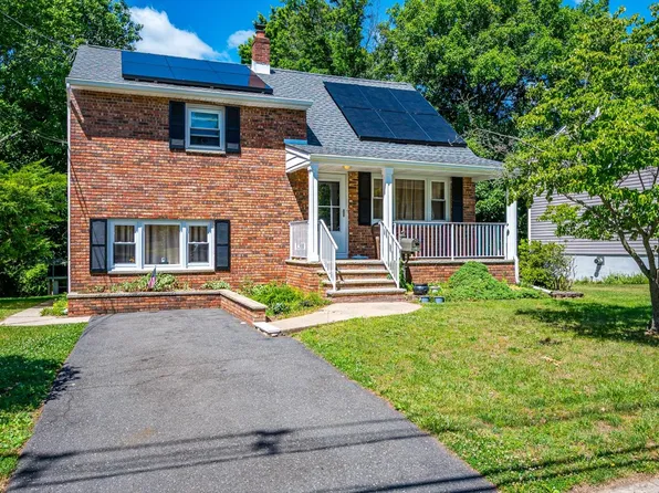 15 Woodmere St #15, Raritan, NJ 08869