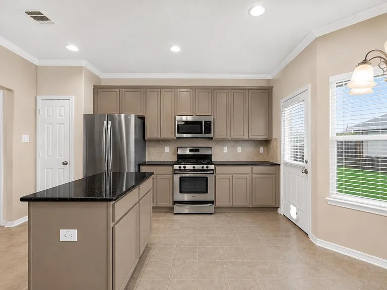 3821 Houston Lake Dr — Photo 16