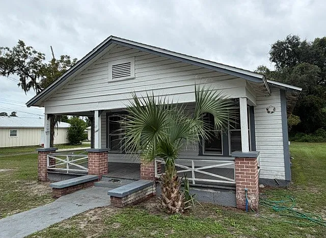 330 N Center Ave