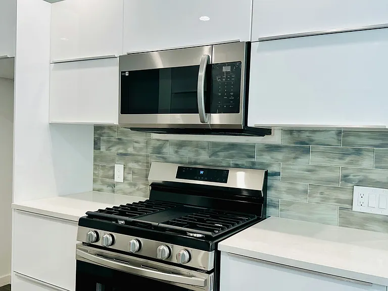 13440 Victory Blvd #9 — Photo 13