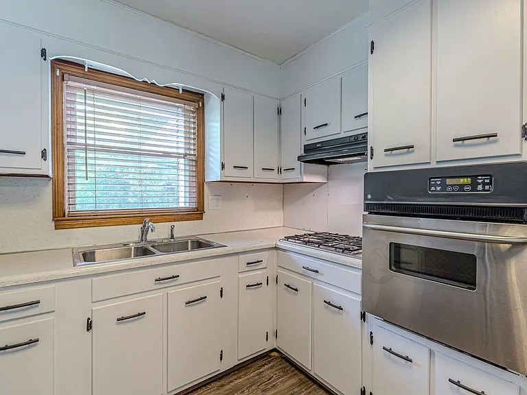 3920 Cliftondale Pl — Photo 2