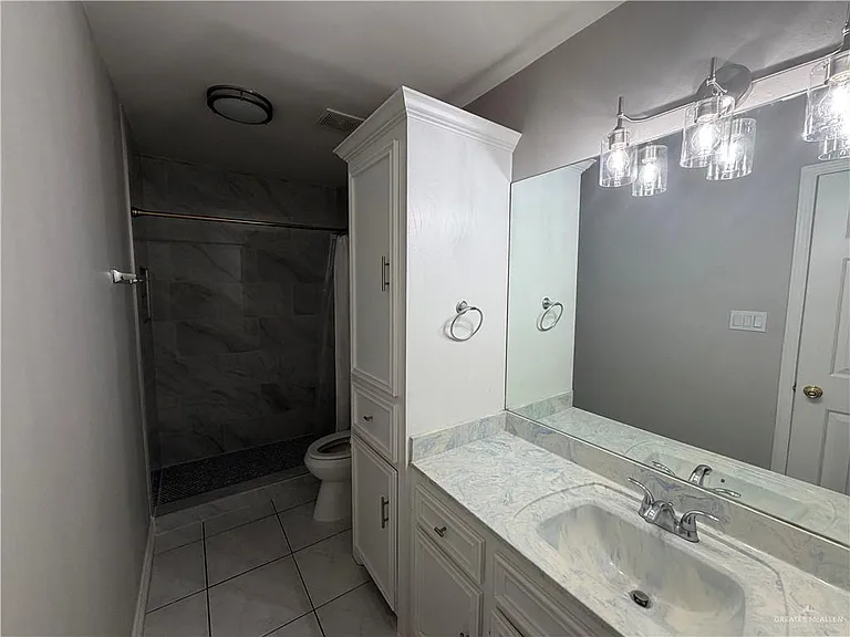 512 E Redbud Ave — Photo 12