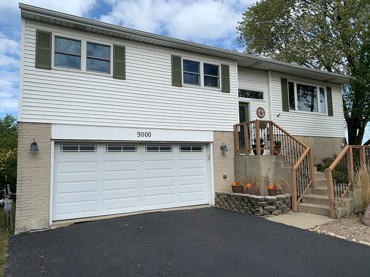 9000 Meadowview Dr photo 1