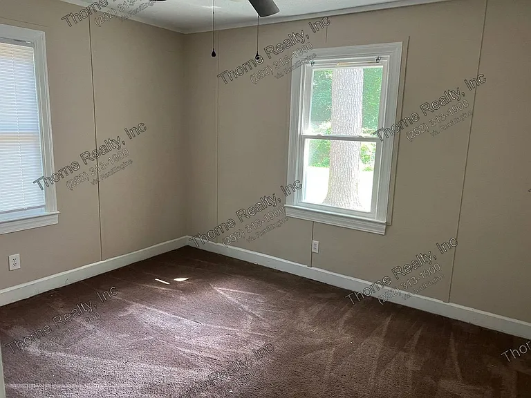 1024 Burt St — Photo 2