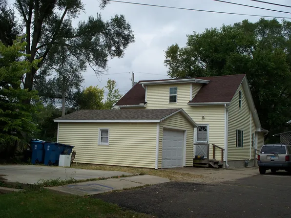 414 1/2 E Walnut St #A, Oglesby, IL 61348