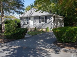 9 Ostend St, Johnston, RI 02919