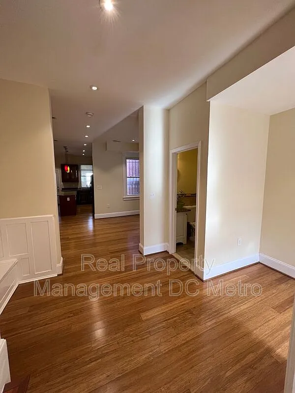 3 bed, 3.5 bath, 1908 sqft, $3,900 — Photo 4