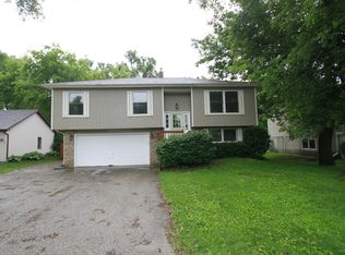 618 E Bonner Rd, Wauconda, IL 60084