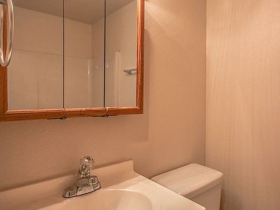 5th image of 605 SE 131st Ct