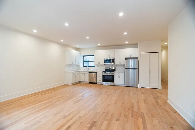 652 W Gordon Ter #1W — Photo 3