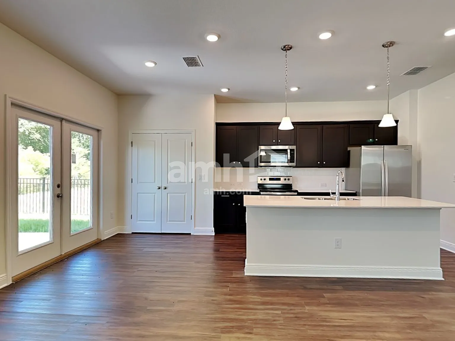 4 bed, 2.5 bath, 1977 sqft, $2,675 — Photo 4