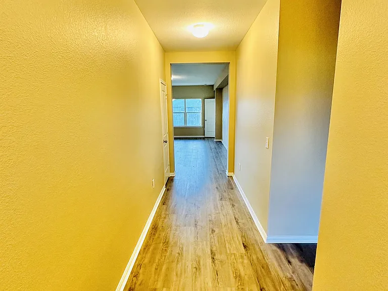 704 Silver Wing Dr — Photo 8