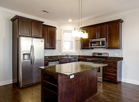 3rd image of 5208 N Winthrop Ave #4