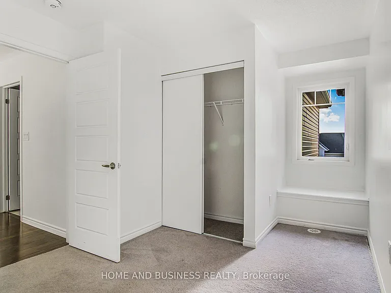 1135 Duignan Cres — Photo 20