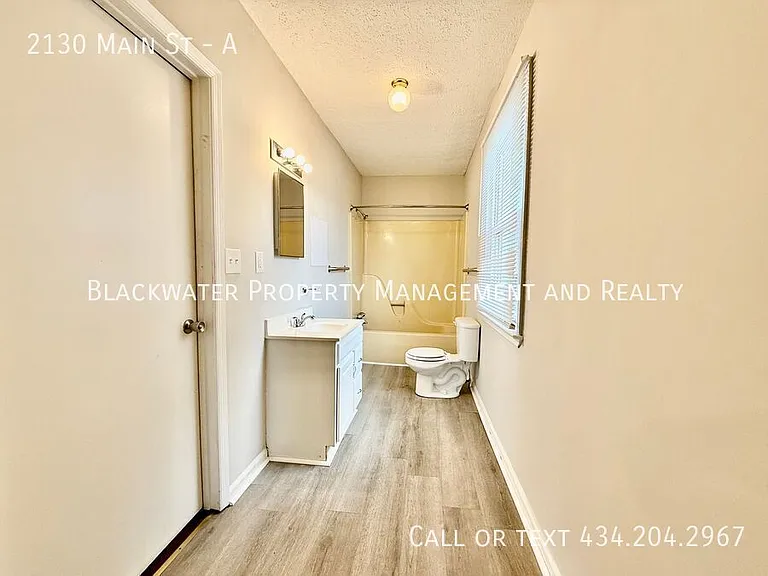 2130 Main St #A — Photo 4