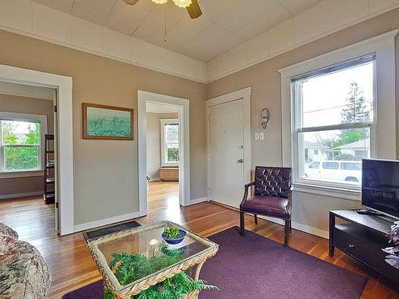 5th image of 658 N 12th St
