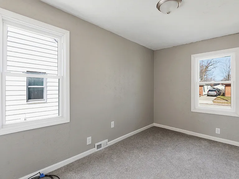 411 W Bernhard Ave — Photo 10