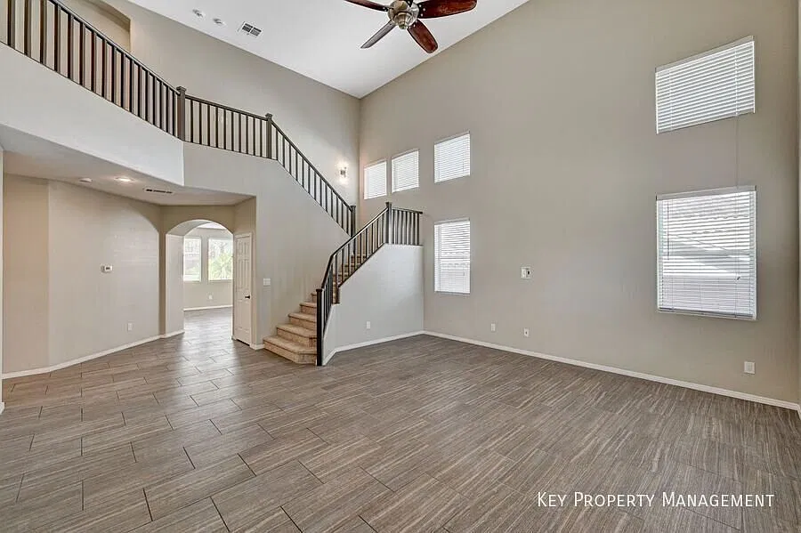 Exquisite 5 Bedroom Home in a Guard-Gated Henderson Community — Photo 2